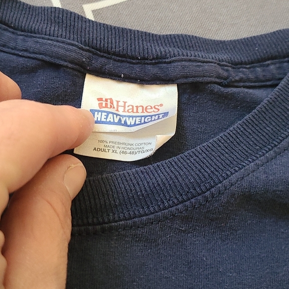 Dark blue Lowe's t-shirts, pair, one is a big more worn (see lettering). XL - Picture 5 of 6